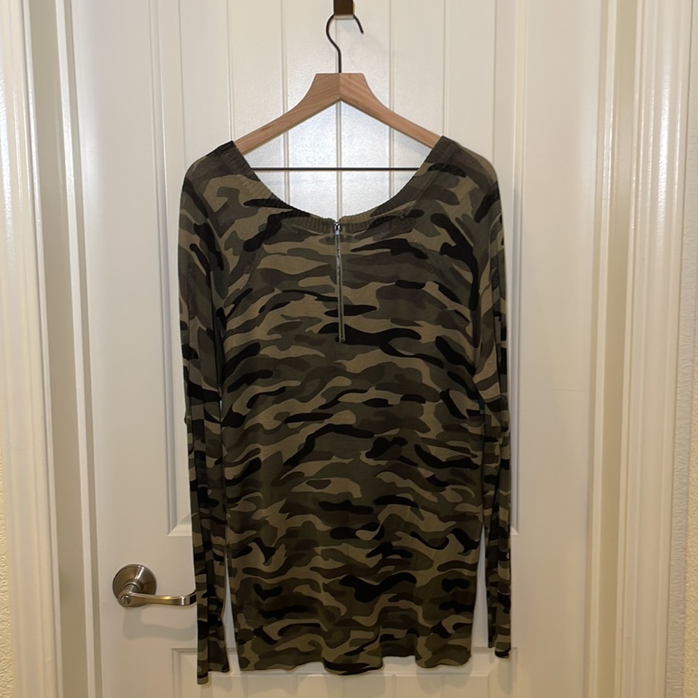 Torrid Camo Sweater Top- Size 2 NWT - Picture 4 of 5